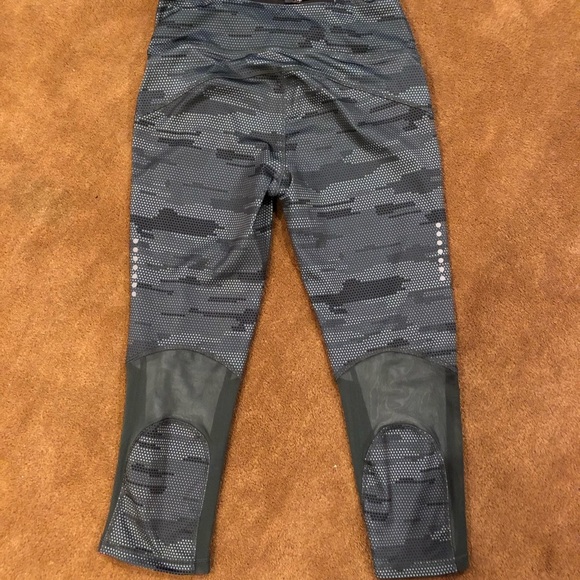 Reebok Crop Leggings with Mesh Woman’s Sz S - Picture 4 of 6